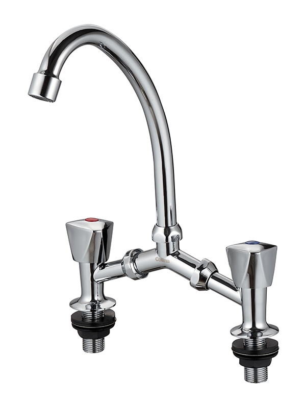 Sink Faucet Evolves with Form and Function
